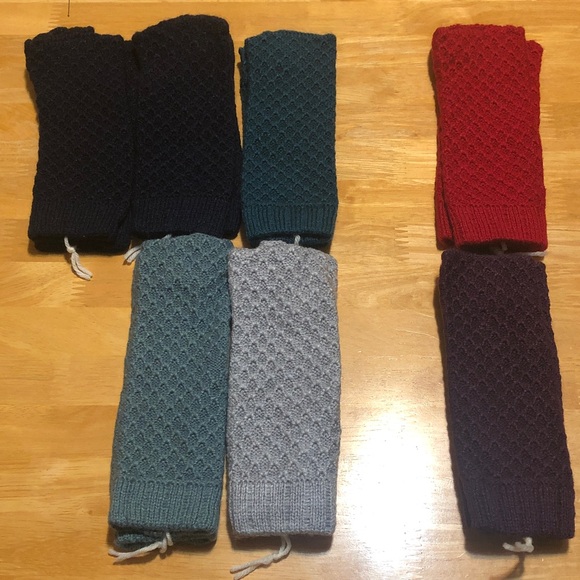 100% Alpaca Fingerless mittens - NWOT - Picture 2 of 5